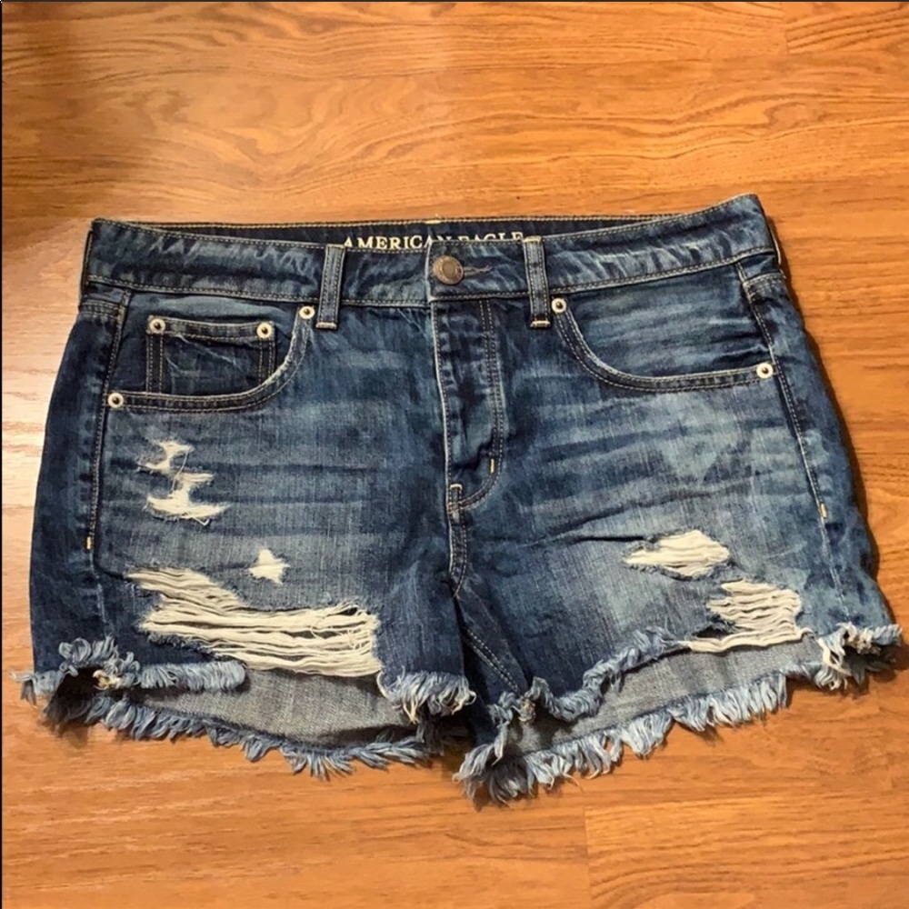 Distressed American Eagle short size 6